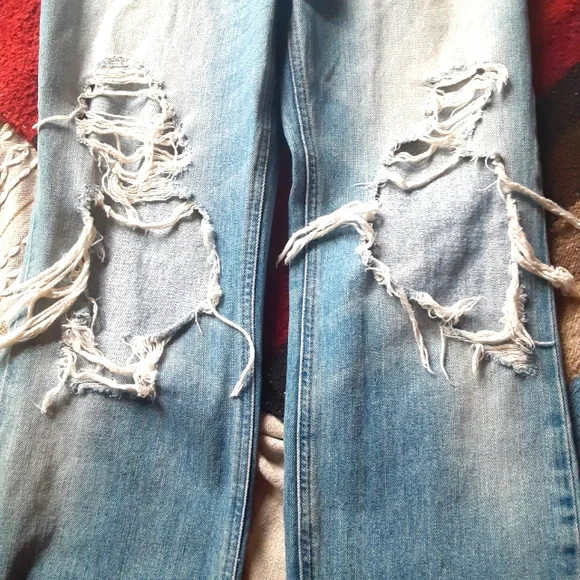 Distressed high rise jeans size 6 - Picture 6 of 8